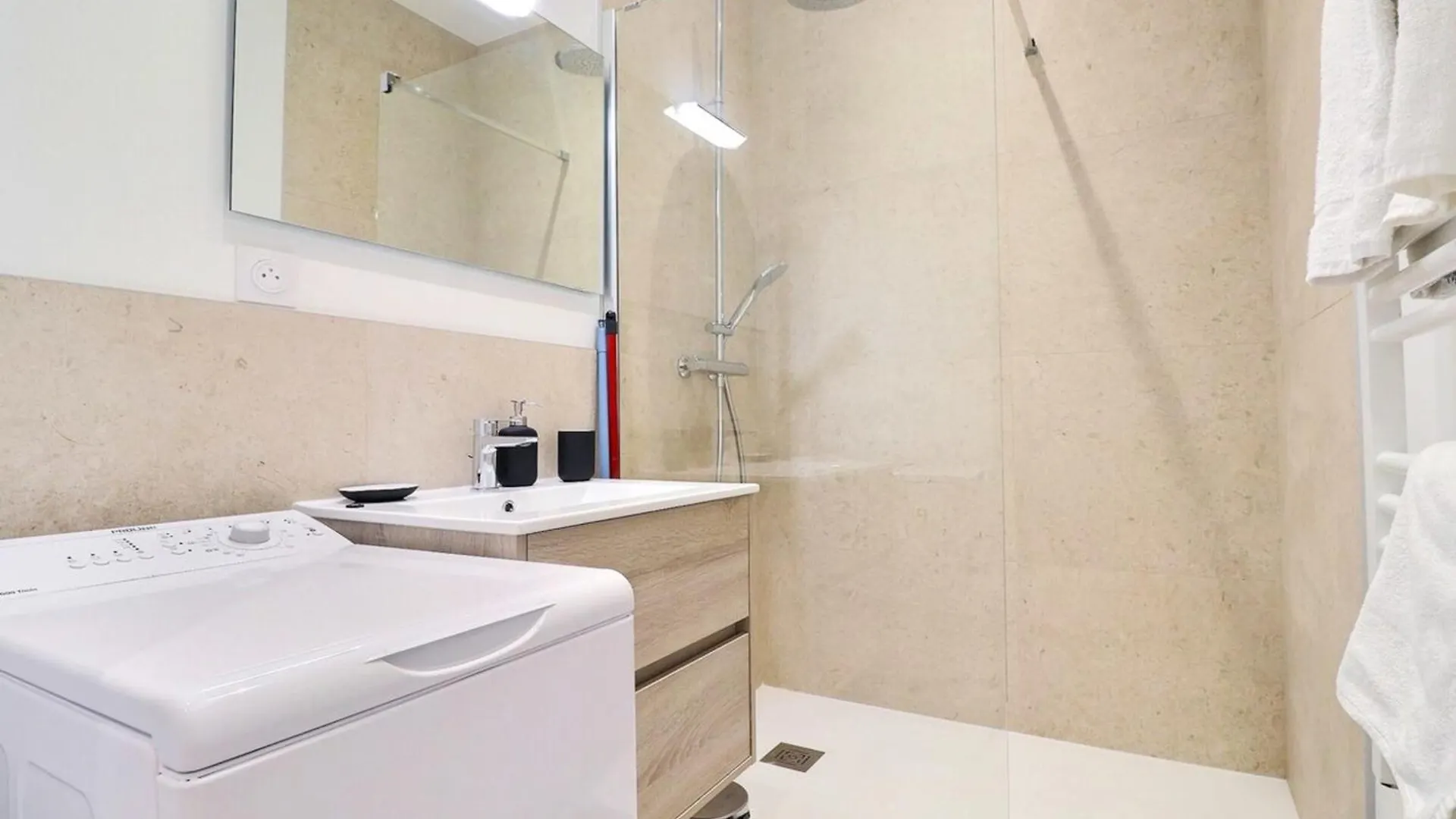 The Tavira - Magnificent Renovated T2 Apartment - Villeurbanne 0*,